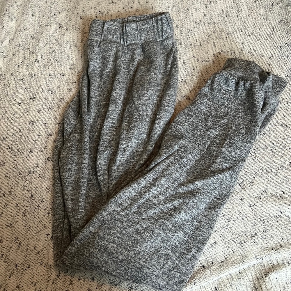 nasty gal size 4 sweatpants, super stretchy and comfy